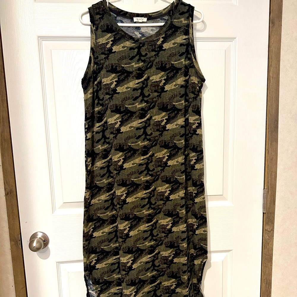 Camo sleeveless dress with pockets